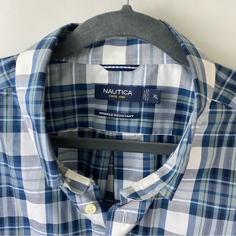 Nautica Blue and White Casual wrinkle resistant Button Down Shirt XL - Picture 2 of 5